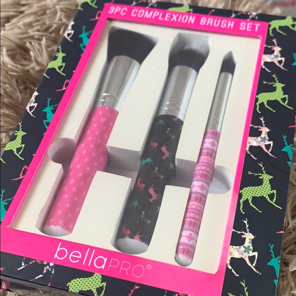 NWT 3PC Complexion Brush Set Bella Pro